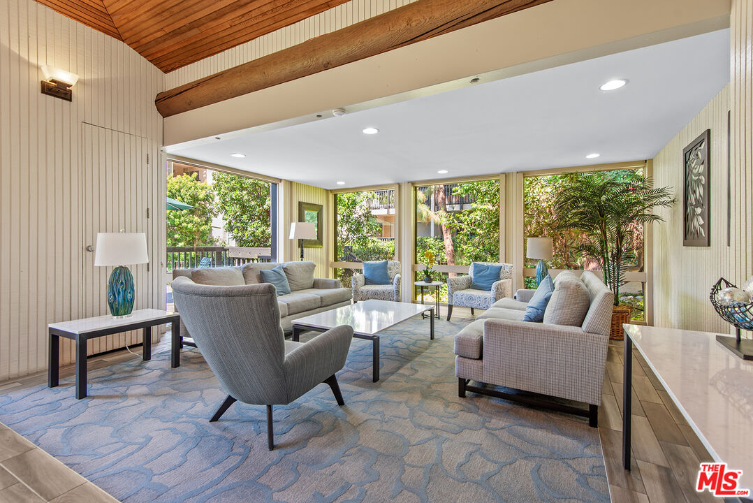 7211 Raintree Cir Unit: 211