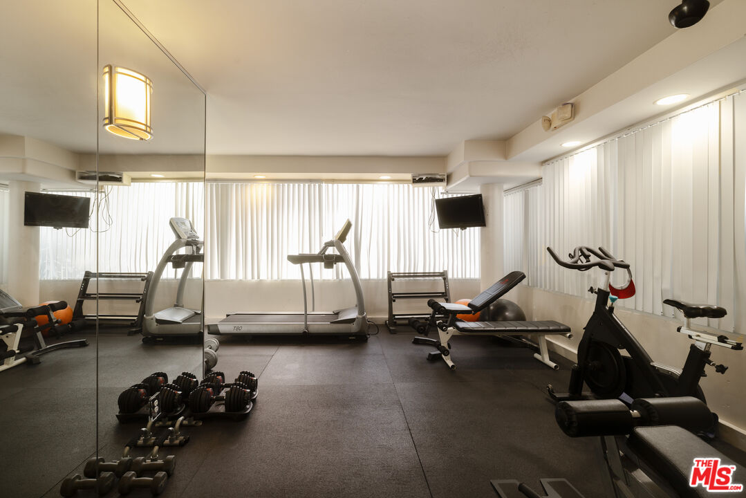4702 Fulton Ave Unit: 304