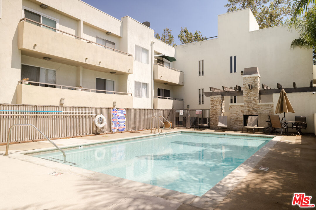 4702 Fulton Ave Unit: 304