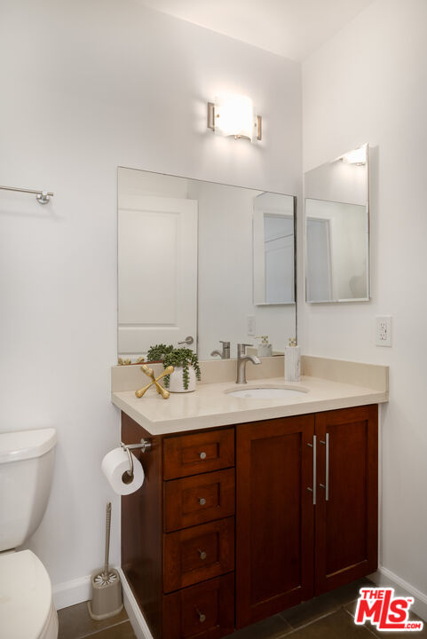 4702 Fulton Ave Unit: 304