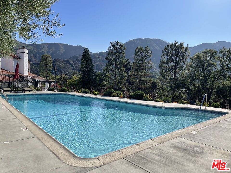 1625 Michael LN
