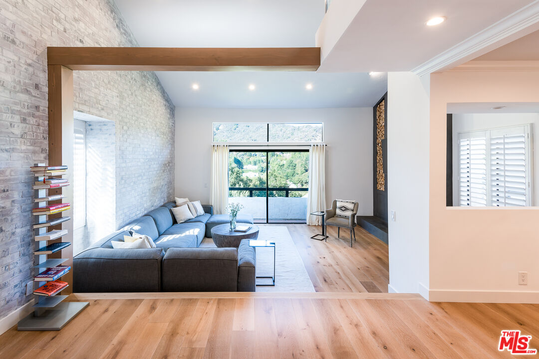 1625 Michael LN