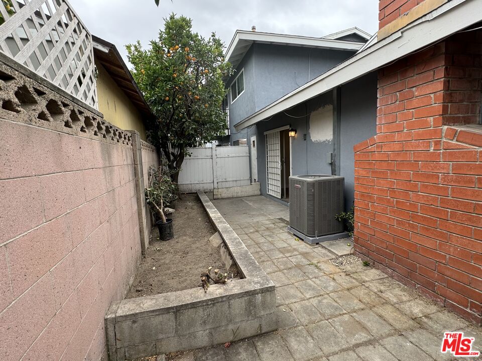 235 S Delano St