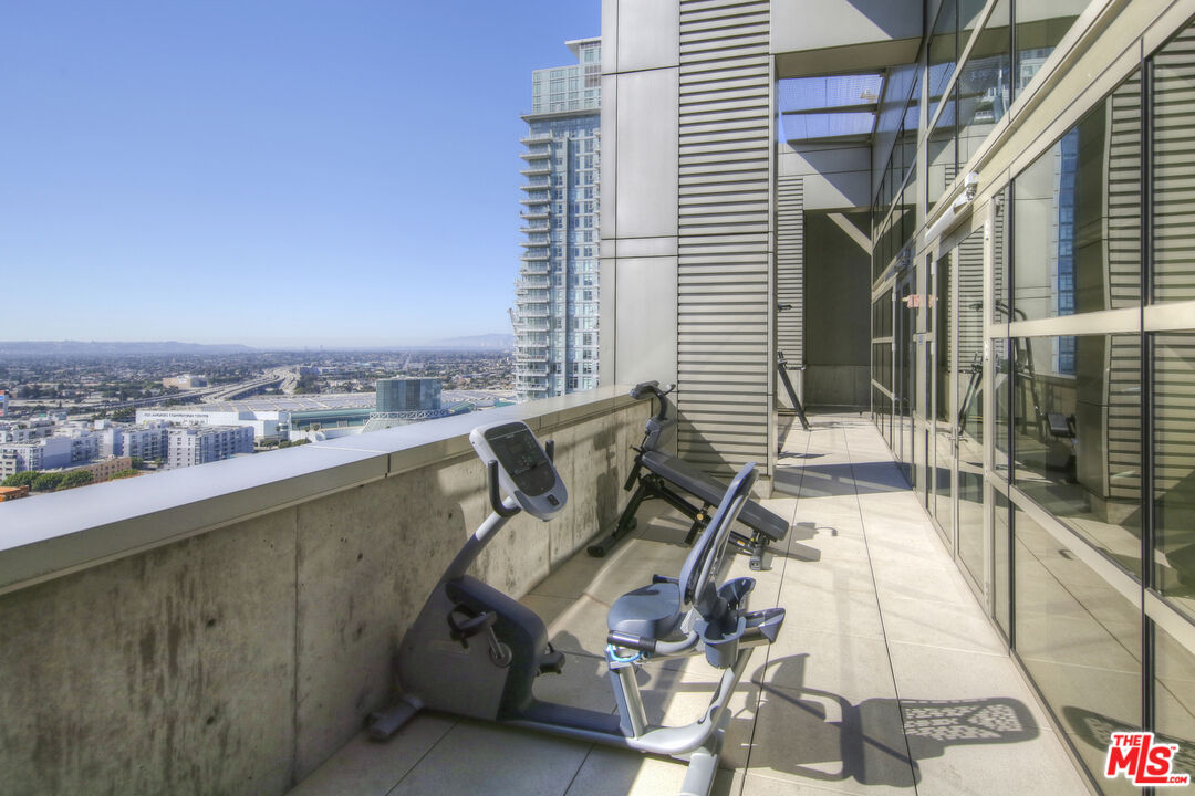 1155 S Grand Ave Unit: 912