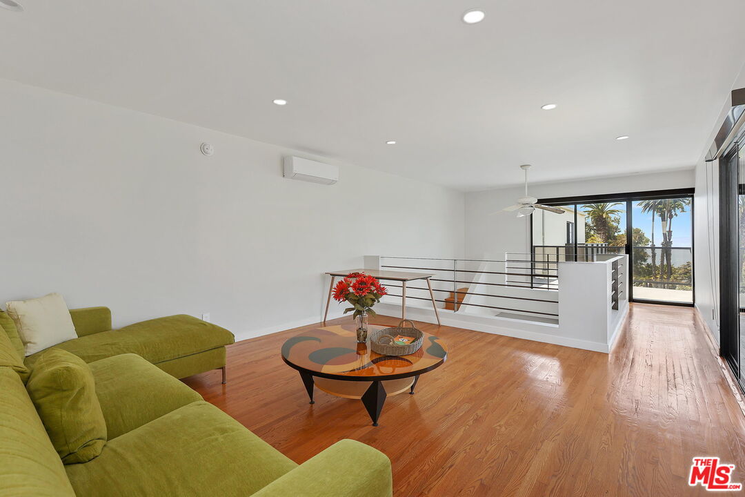 833 OCEAN AVE Unit: 302