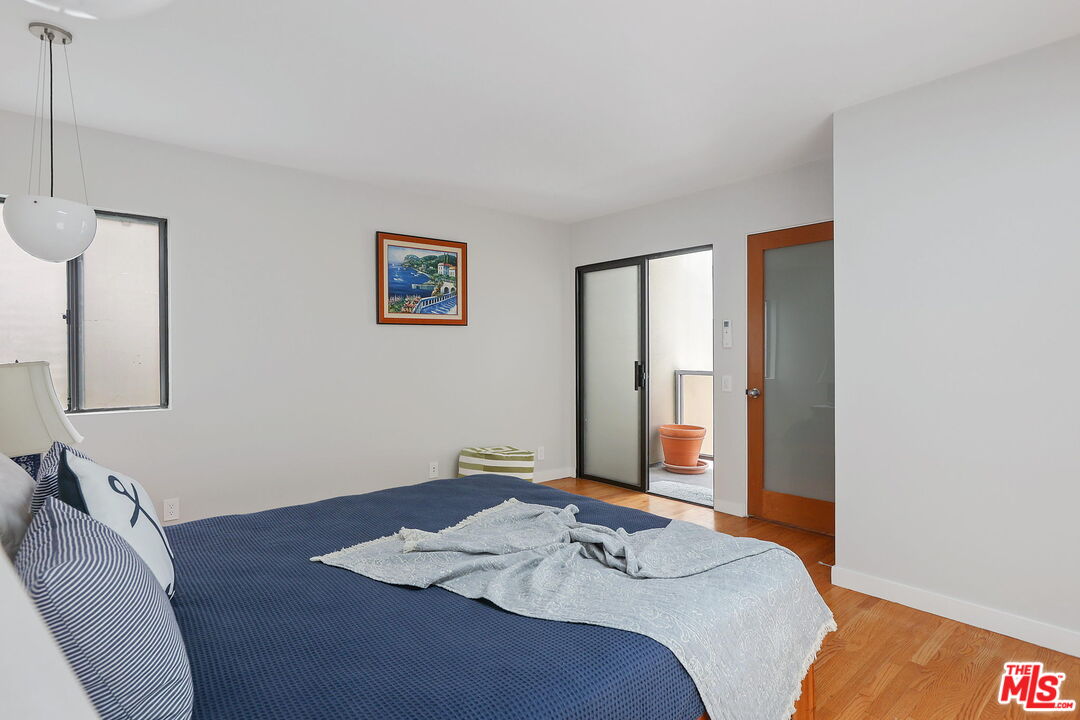 833 OCEAN AVE Unit: 302