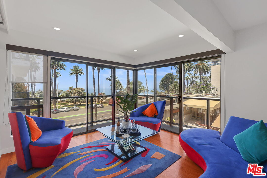 833 OCEAN AVE Unit: 302
