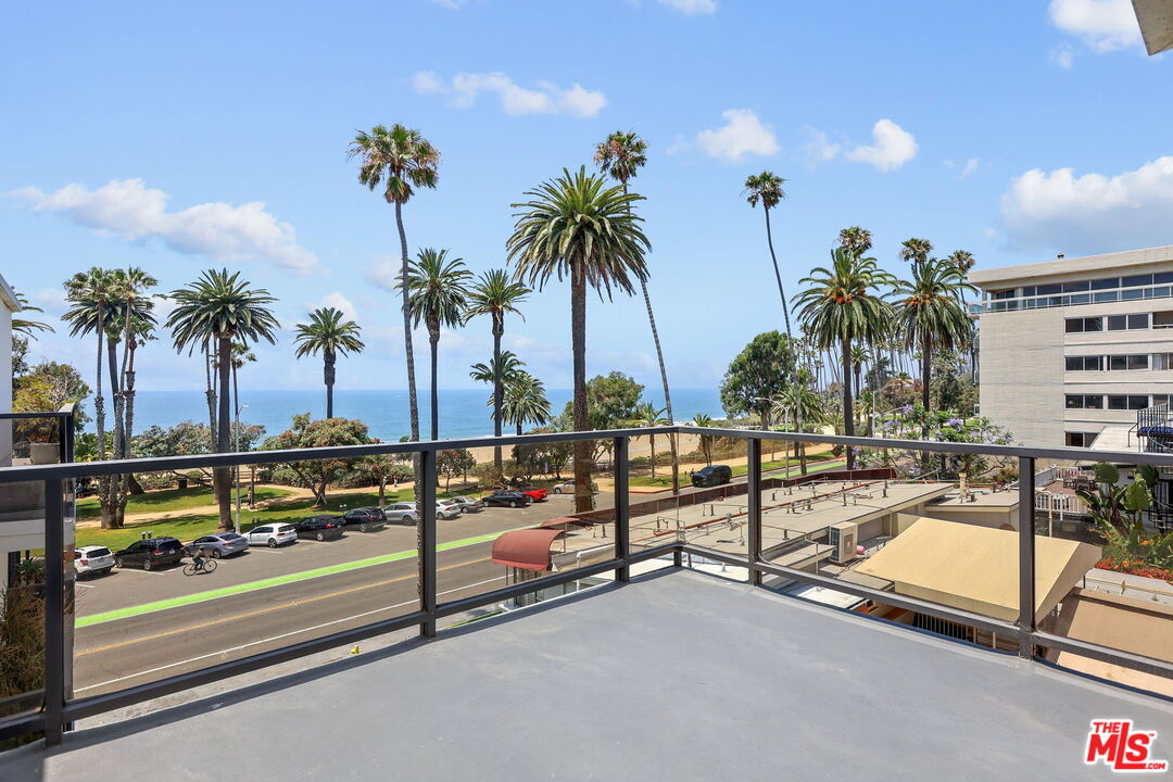 833 OCEAN AVE Unit: 302