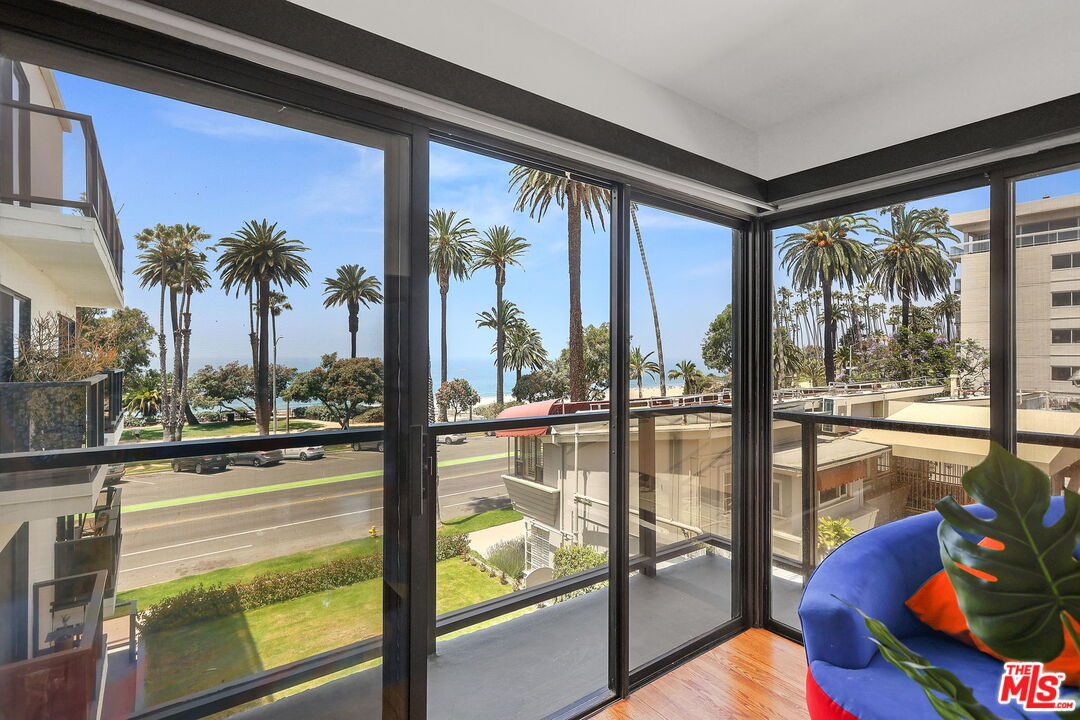 833 OCEAN AVE Unit: 302