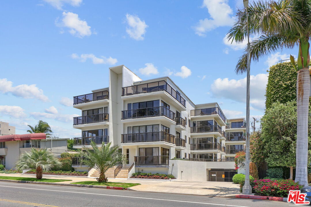833 OCEAN AVE Unit: 302