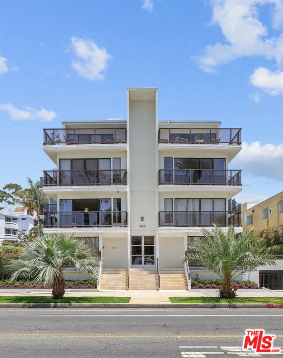 833 OCEAN AVE Unit: 302