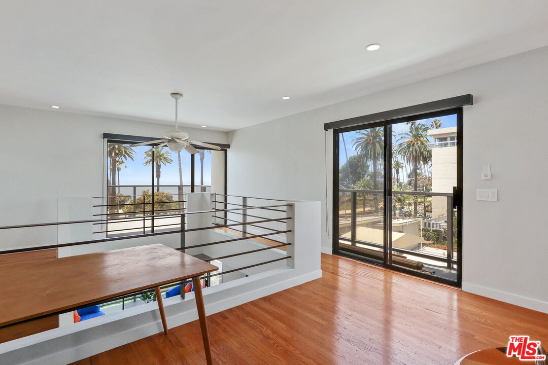 833 OCEAN AVE Unit: 302