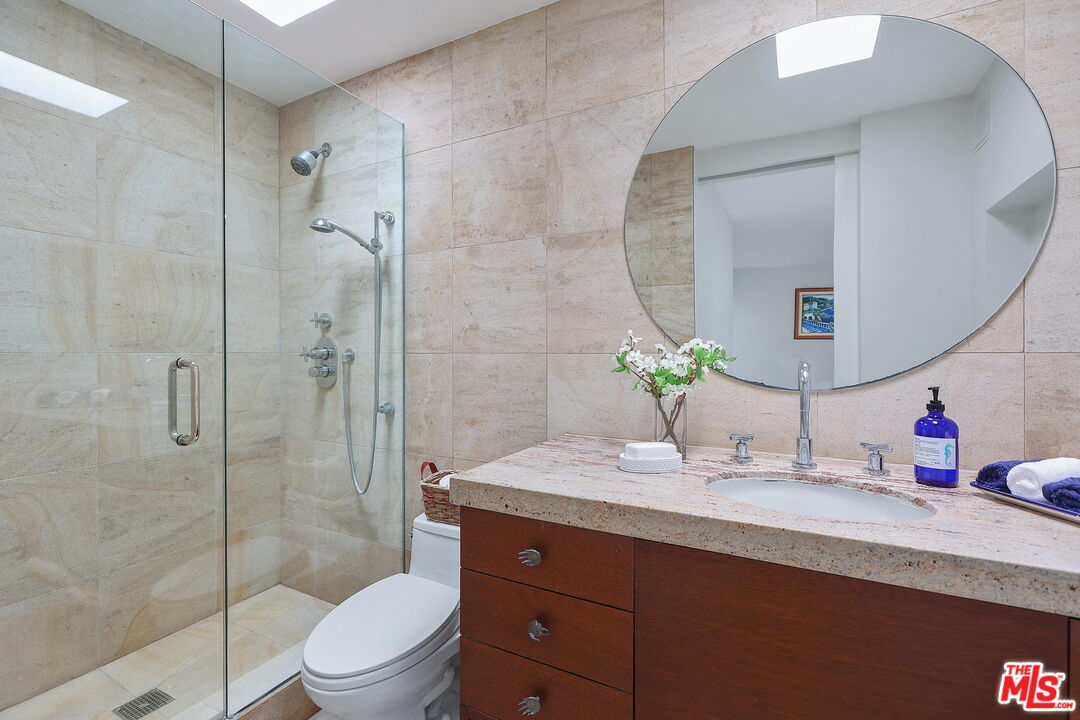 833 OCEAN AVE Unit: 302