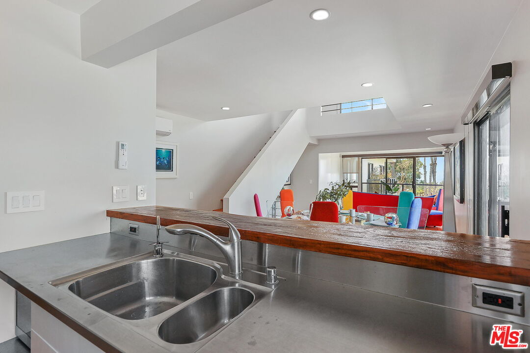 833 OCEAN AVE Unit: 302