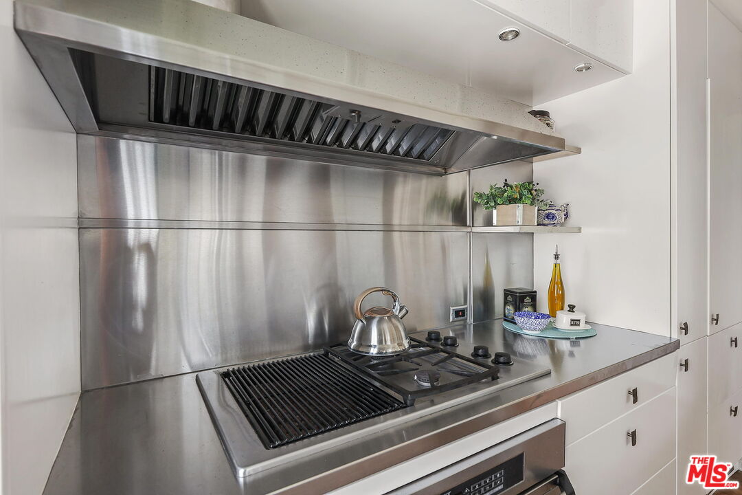 833 OCEAN AVE Unit: 302