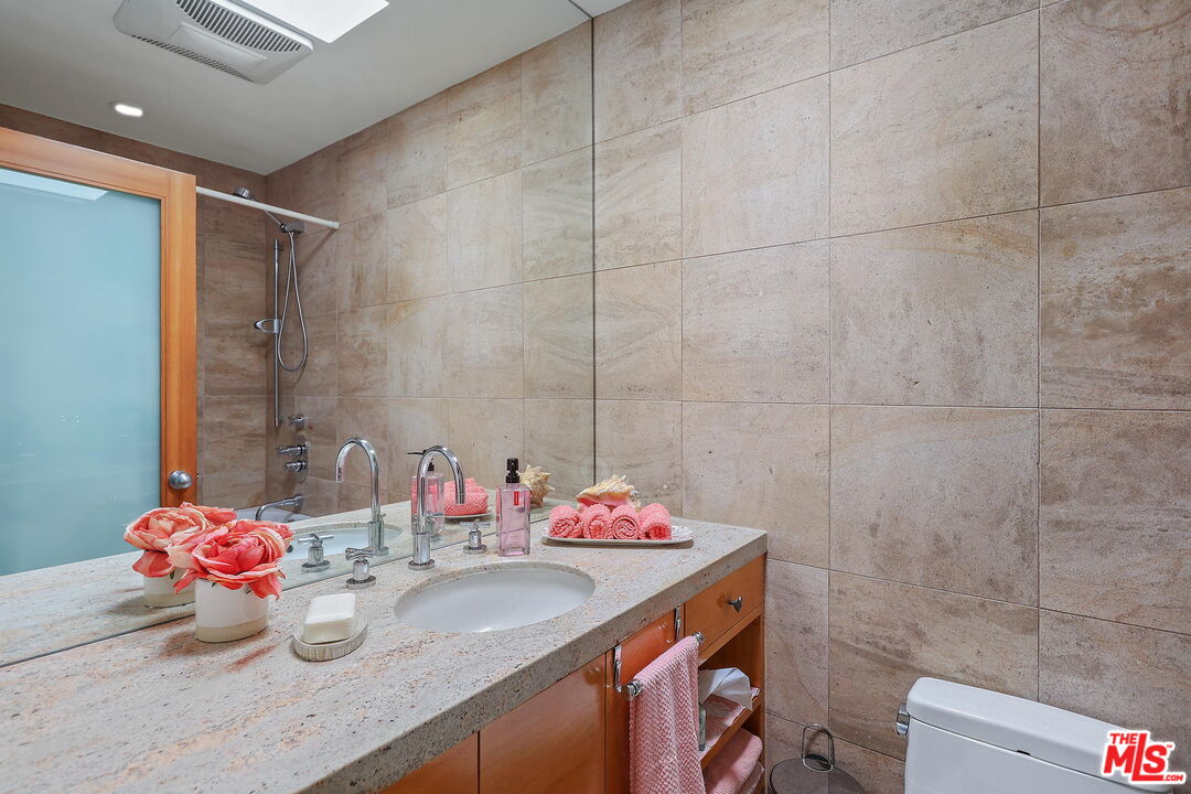 833 OCEAN AVE Unit: 302