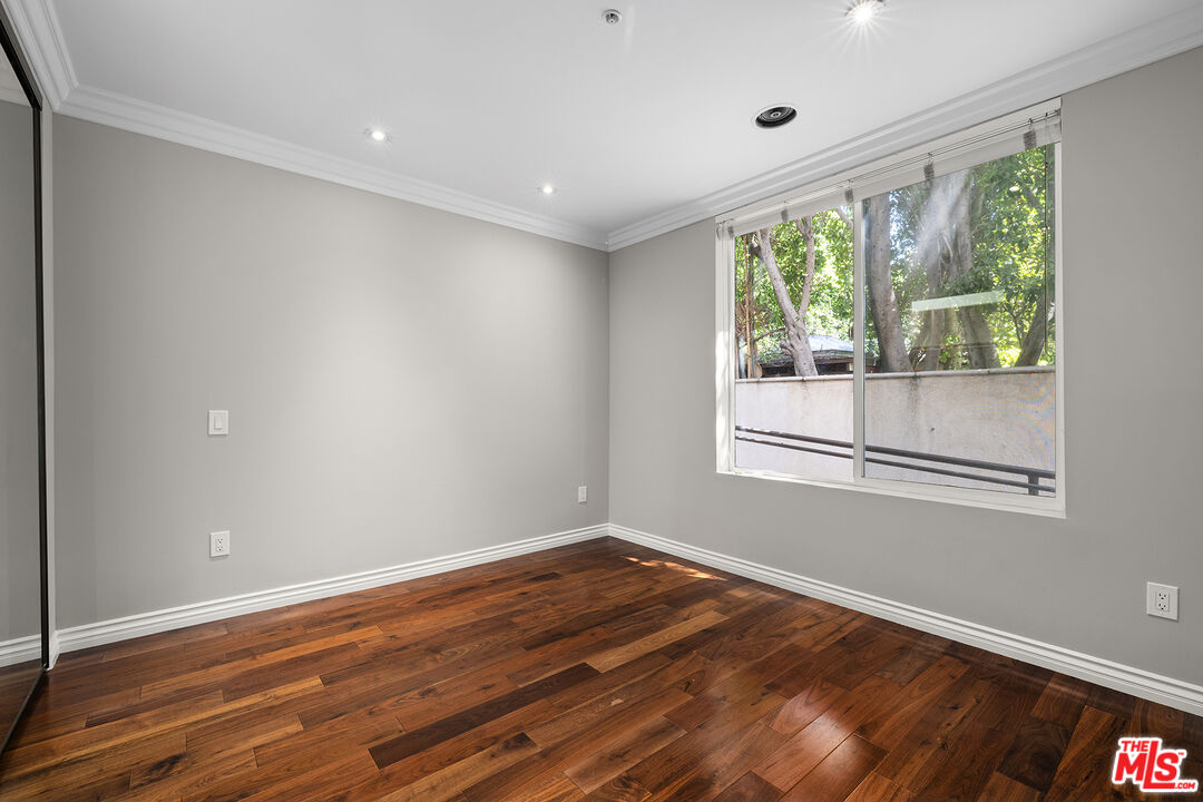 632 N Kings Rd Unit: 102
