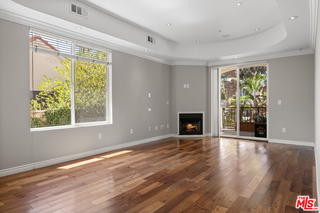 632 N Kings Rd Unit: 102