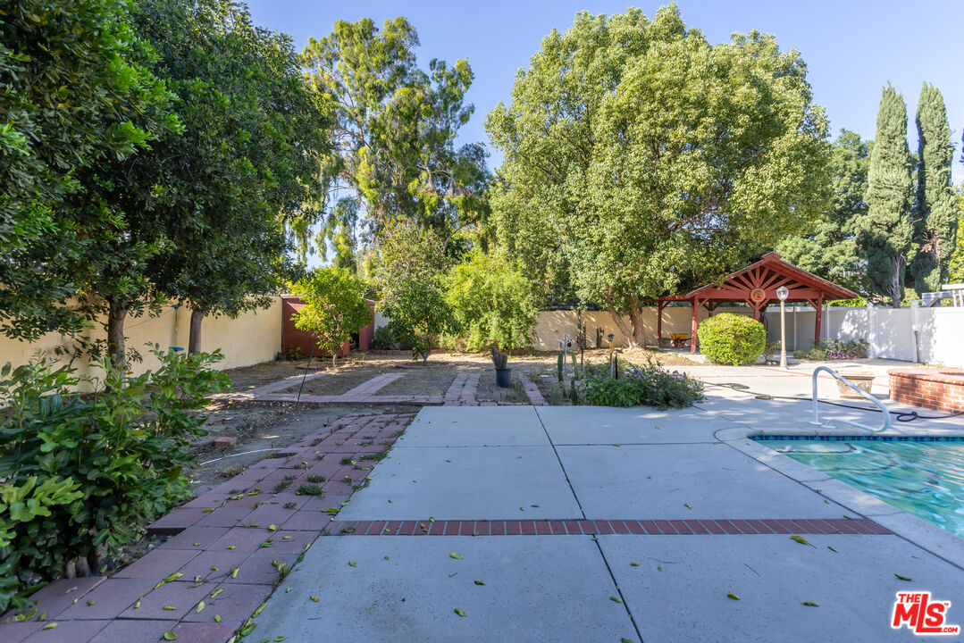 7225 Forbes Ave
