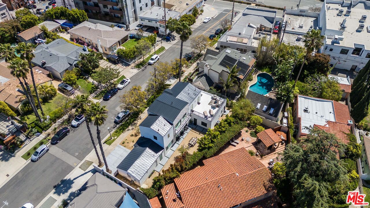 1737 Warnall Ave