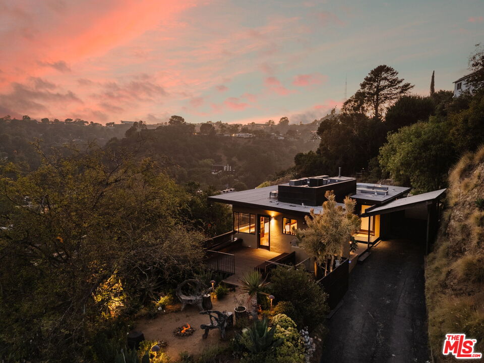 8715 Skyline Dr
