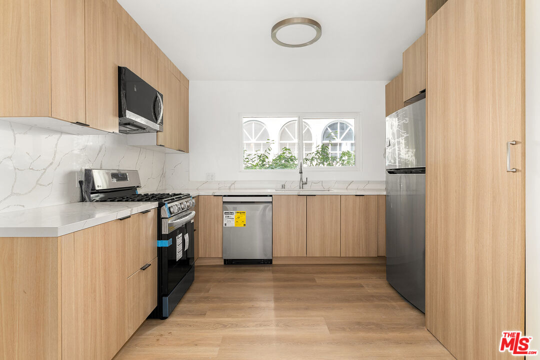 340 N Palm Dr Unit: Unit 2