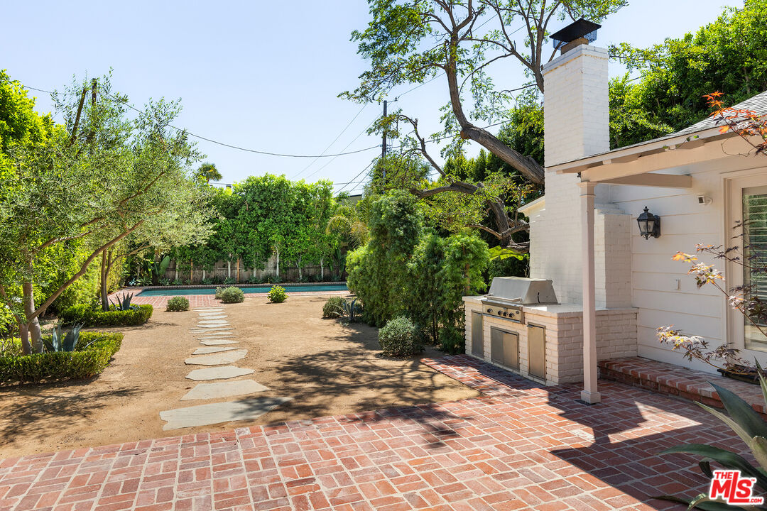 4218 Warner Blvd