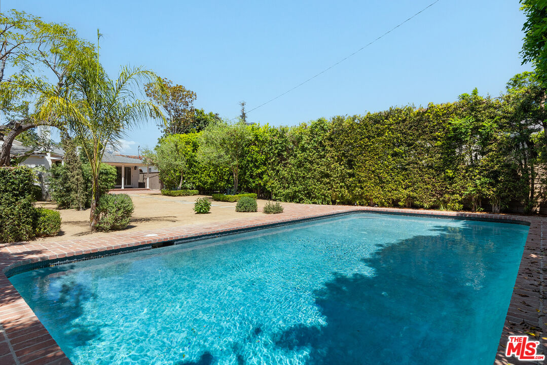 4218 Warner Blvd