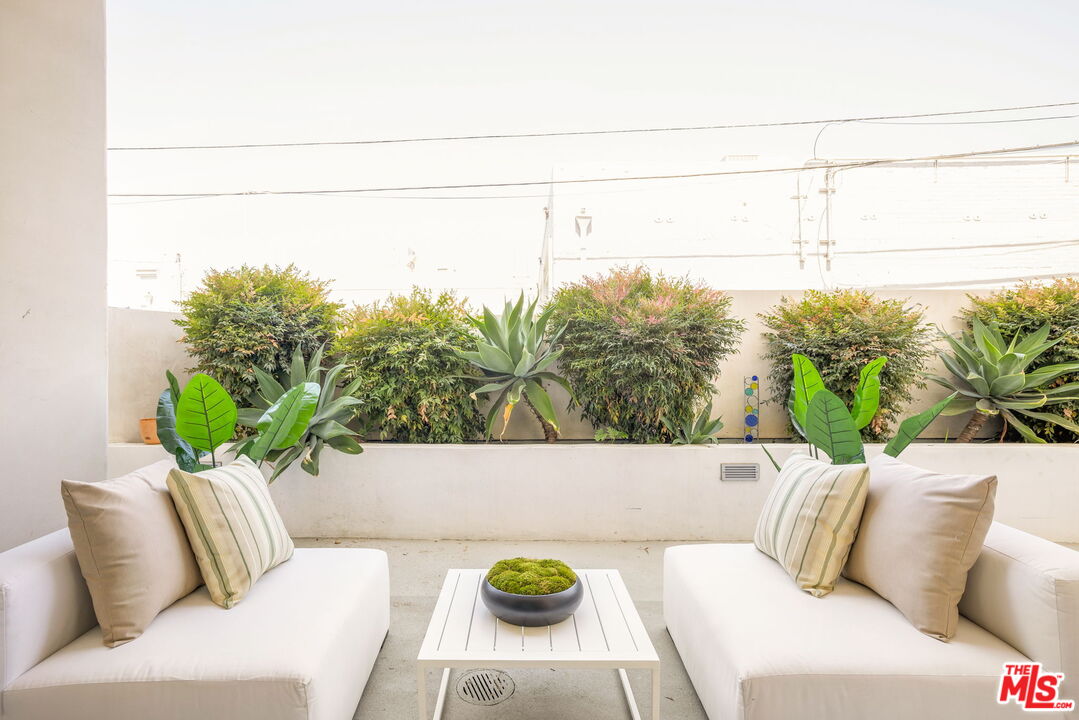616 N Croft Ave Unit: 1