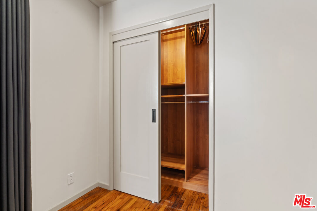 27 18th Ave
