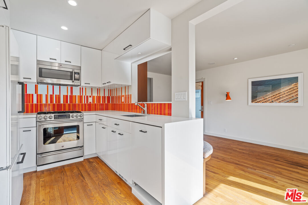 27 18th Ave