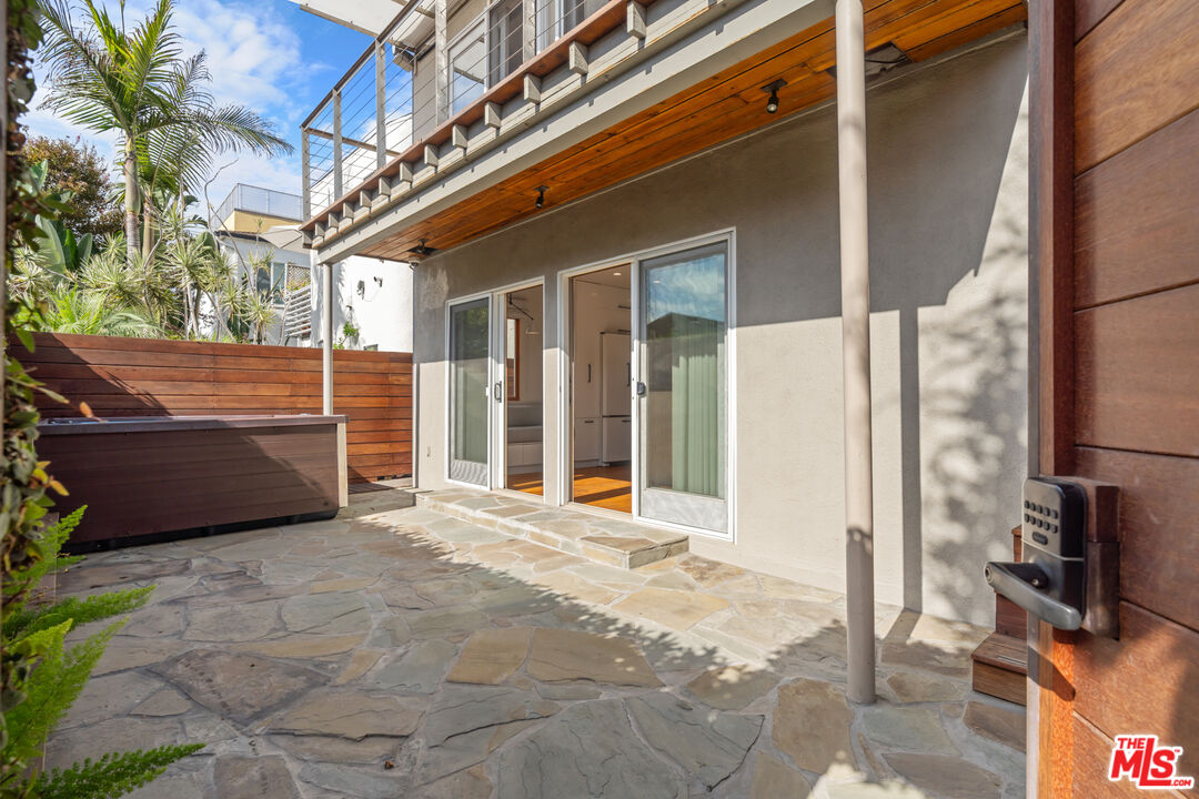 27 18th Ave
