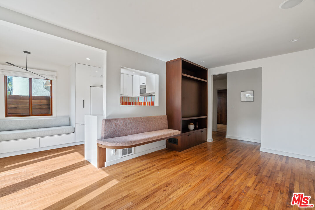 27 18th Ave