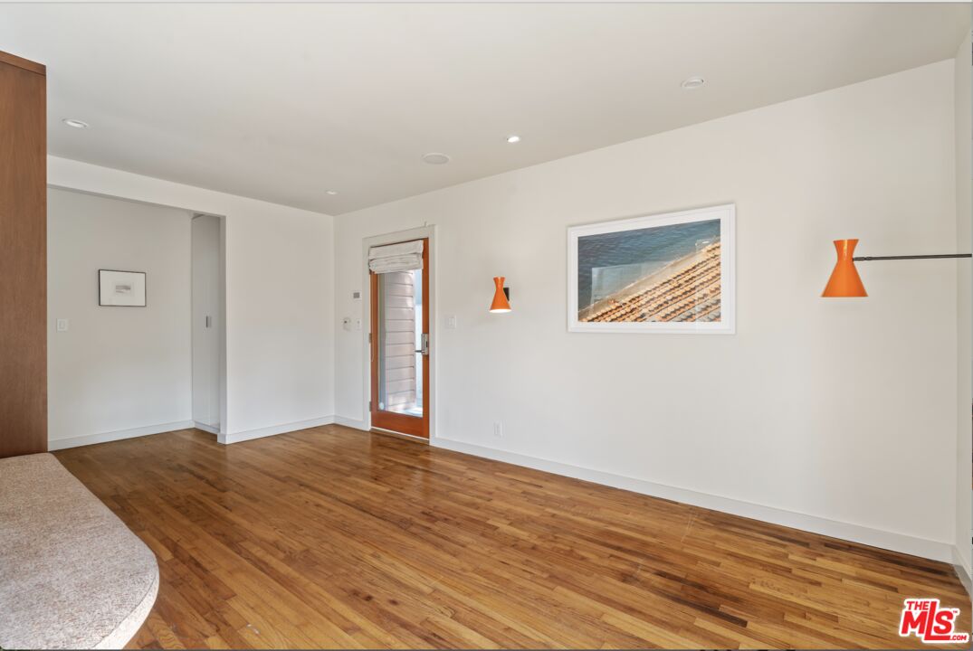 27 18th Ave