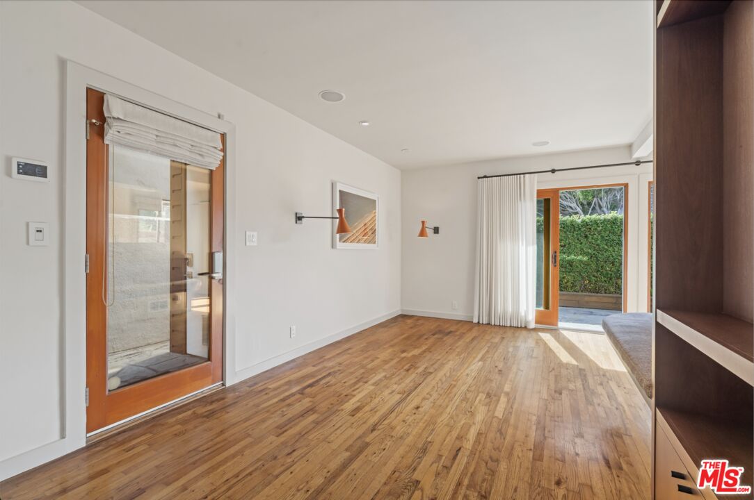 27 18th Ave