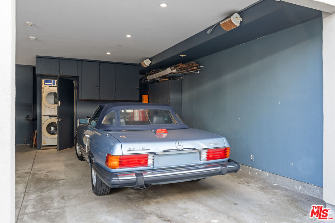 27 18th Ave