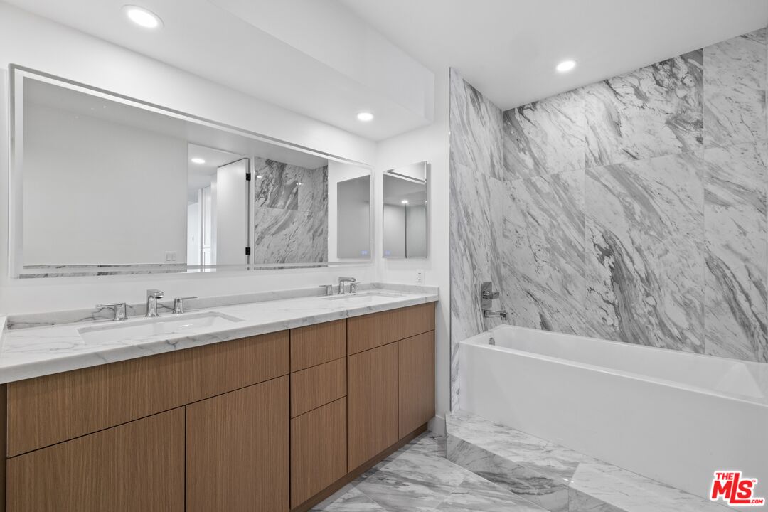 1100 Alta Loma Rd Unit: 902