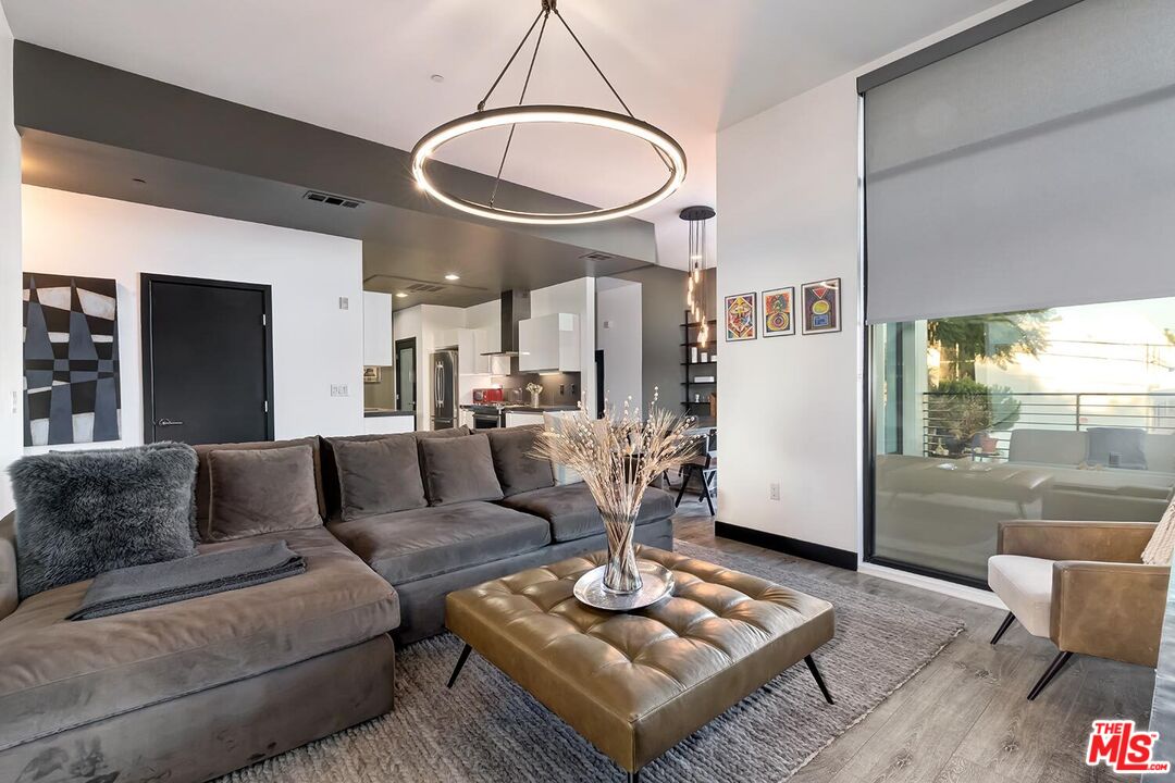 1223 Larrabee St Unit: 1