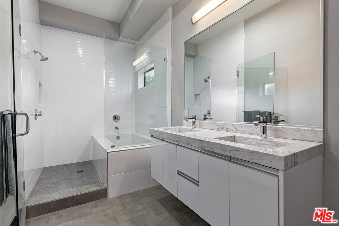 1223 Larrabee St Unit: 1