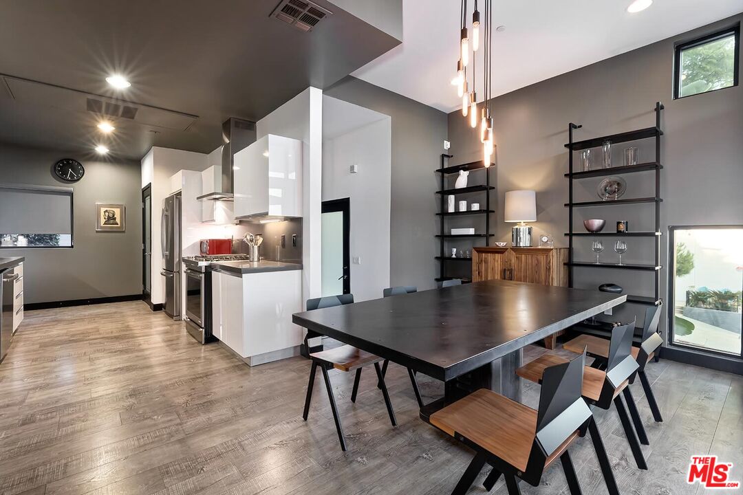 1223 Larrabee St Unit: 1