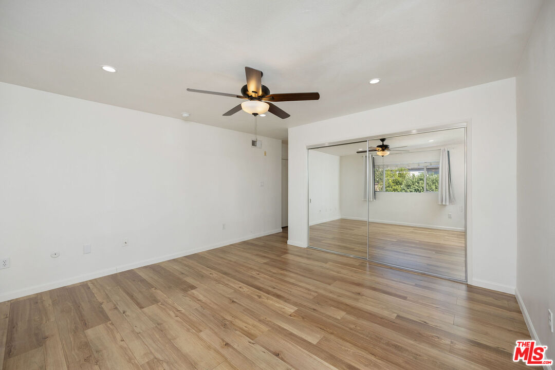 12801 Moorpark St Unit: 313