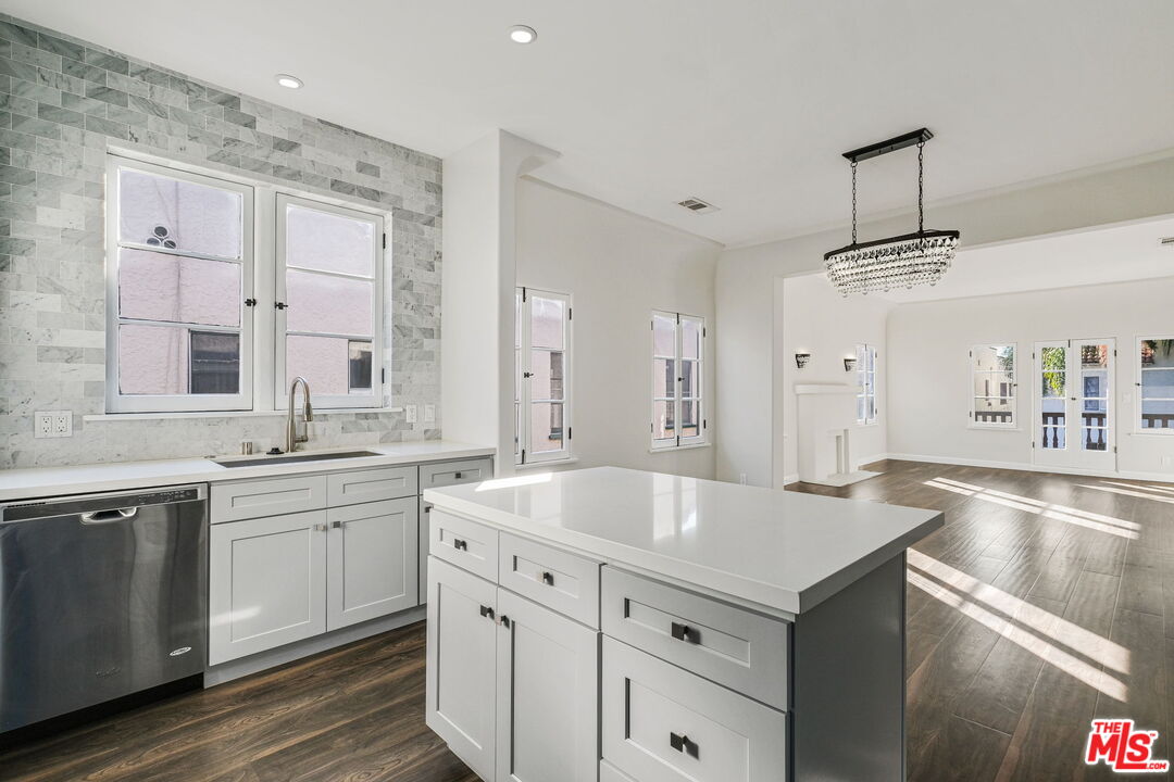 408 N GENESEE AVE Unit: 1/2