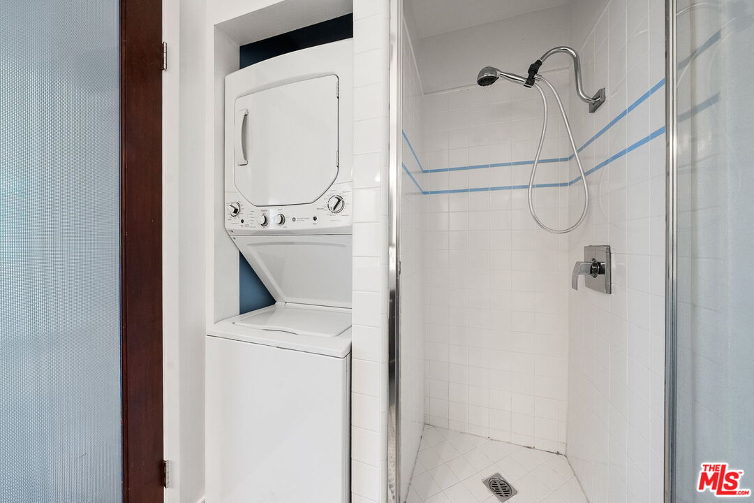 2508 Arizona Ave Unit: 3