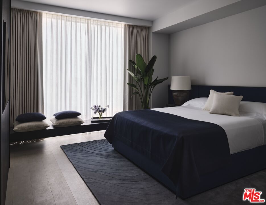9200 Wilshire Blvd Unit: 301W