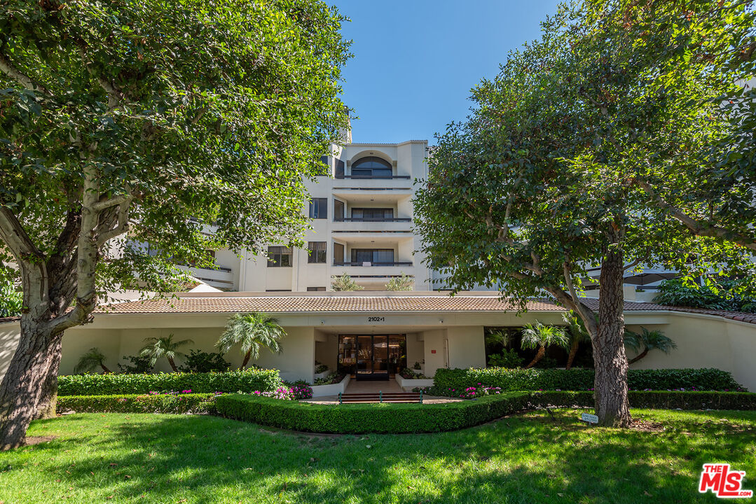 2102 Century Park Ln Unit: 116