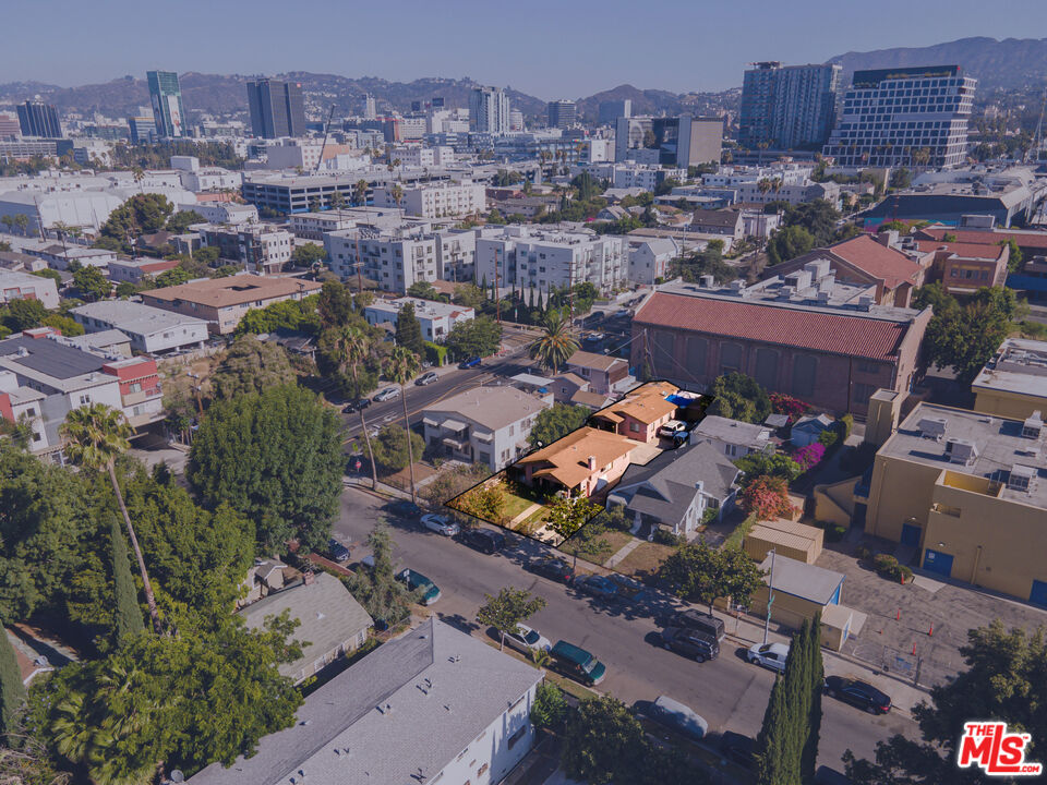 5851 La Mirada Ave