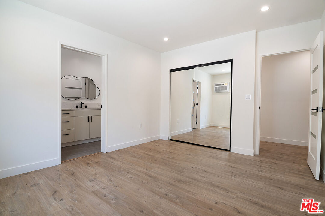 162 S Sycamore Ave Unit: 162 1/2