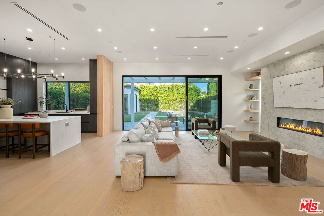 4532 Calhoun Ave