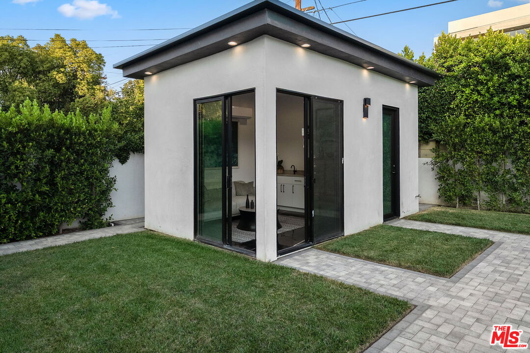 4532 Calhoun Ave