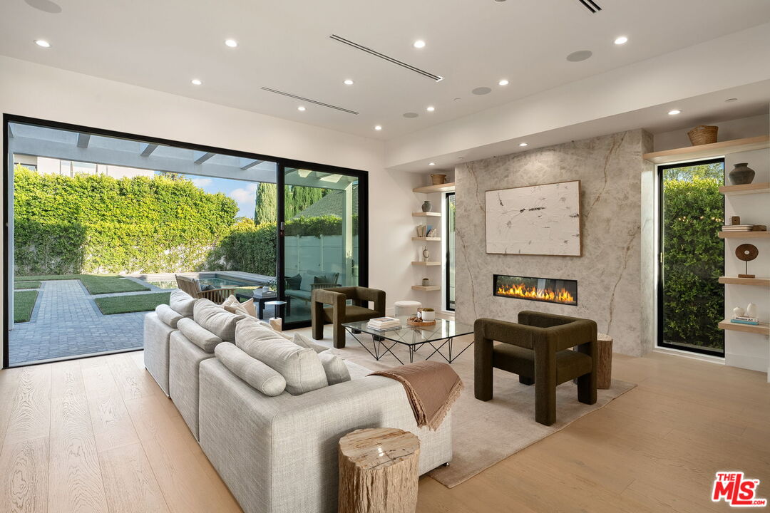 4532 Calhoun Ave
